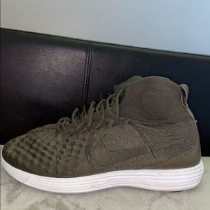 men’s nike flyknit size 10.5